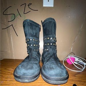 Uggs. Size 7